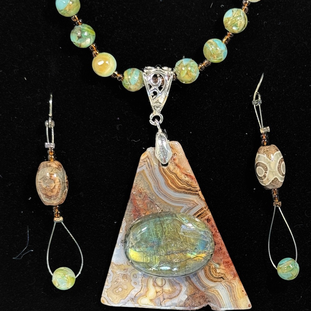 Multicolor rare colors of Mexican Crazy Lace  Agate NKL and ER Set